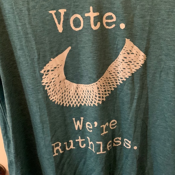 NWOT Vote. We’re Ruthless. Ruth Bader Ginsburg lace collar graphic tee sz3XL - Picture 4 of 6